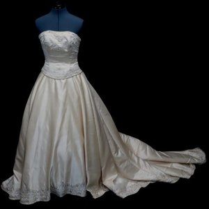 Signature Wedding Dress Size 4 Beige/Cream